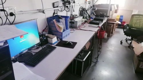 深圳電子廠工作很輕松,就是沒有女孩,一個月工資八千塊左右